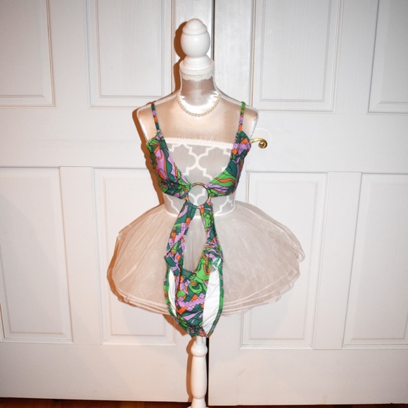 Pretty Little Thing: "Green Abstract Flower Print Cut Out Ring Swimsuit" - Picture 1 of 6